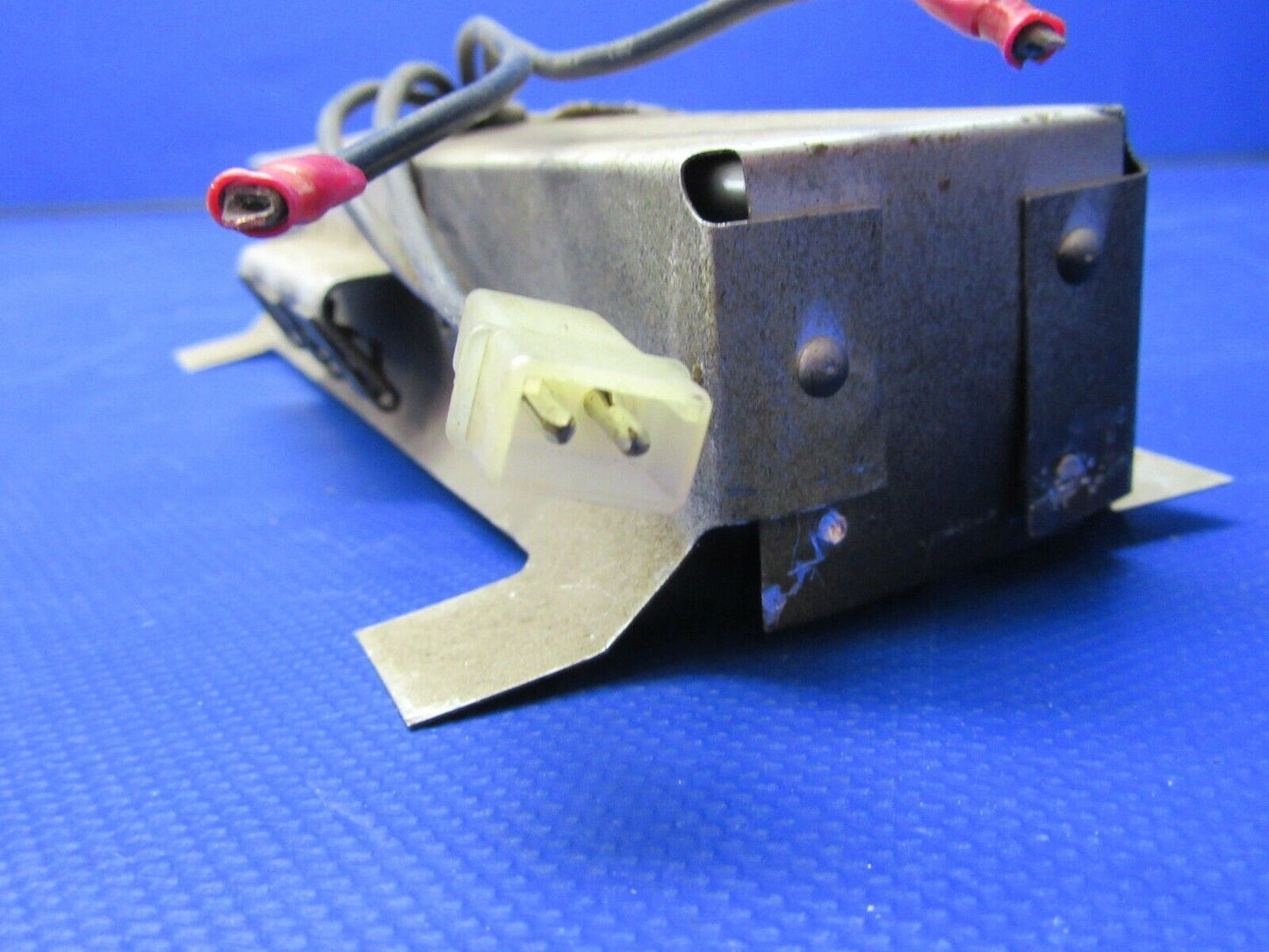 Cessna 210 / T210N Overhead Light Housing Assembly P/N 0711777-7 (0321-477)