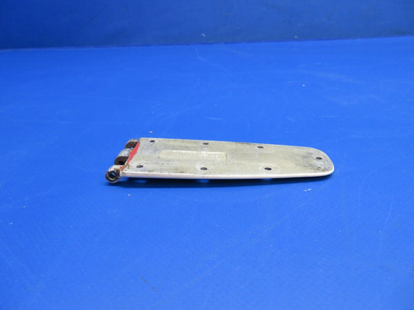 Cessna 210 Cabin Door LWR AFT Hinge P/N 0711037-21 (1122-109)