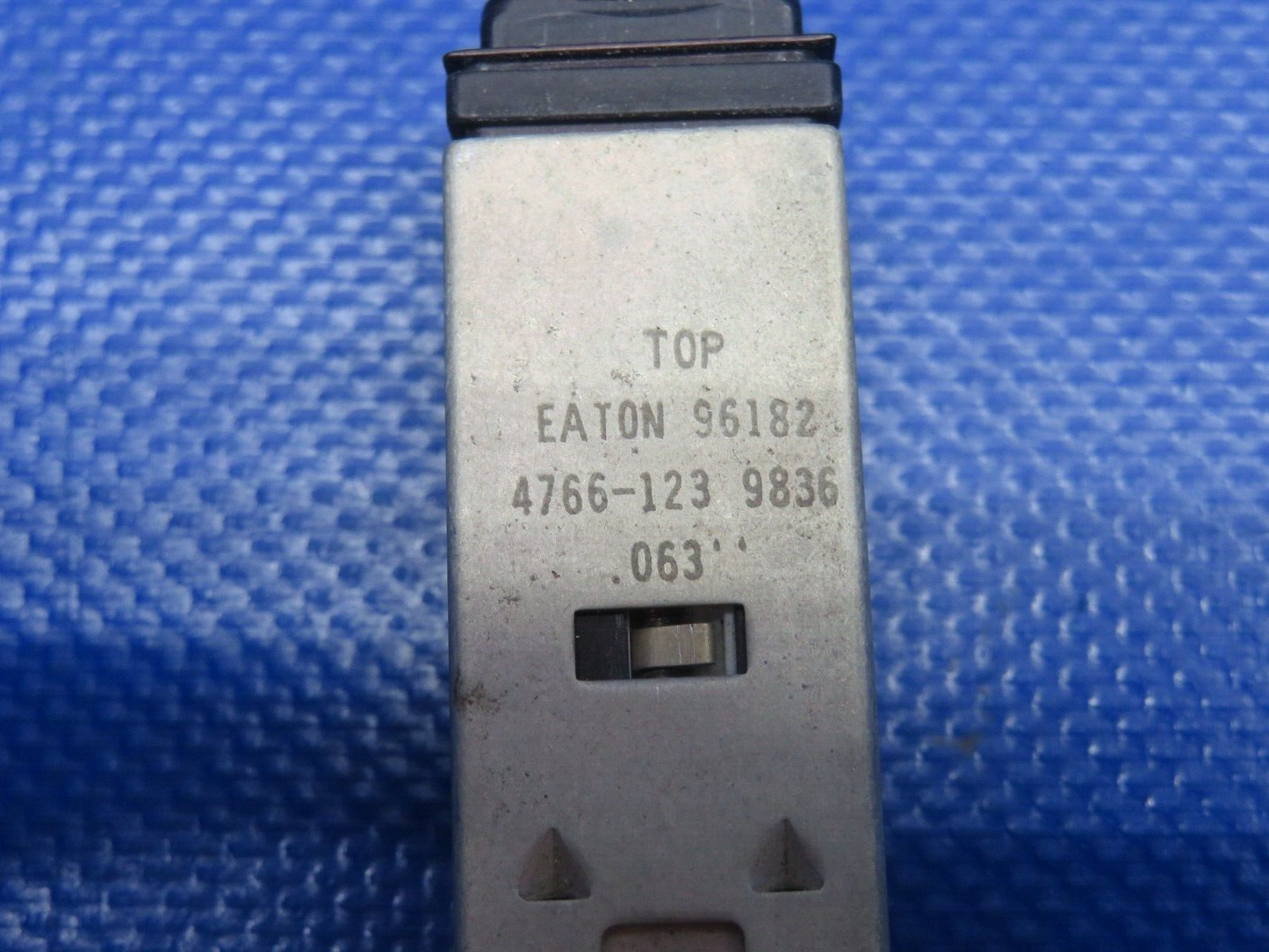 Eaton Annunciator Push Switch GPS APR P/N 4766-123 (0124-1204)