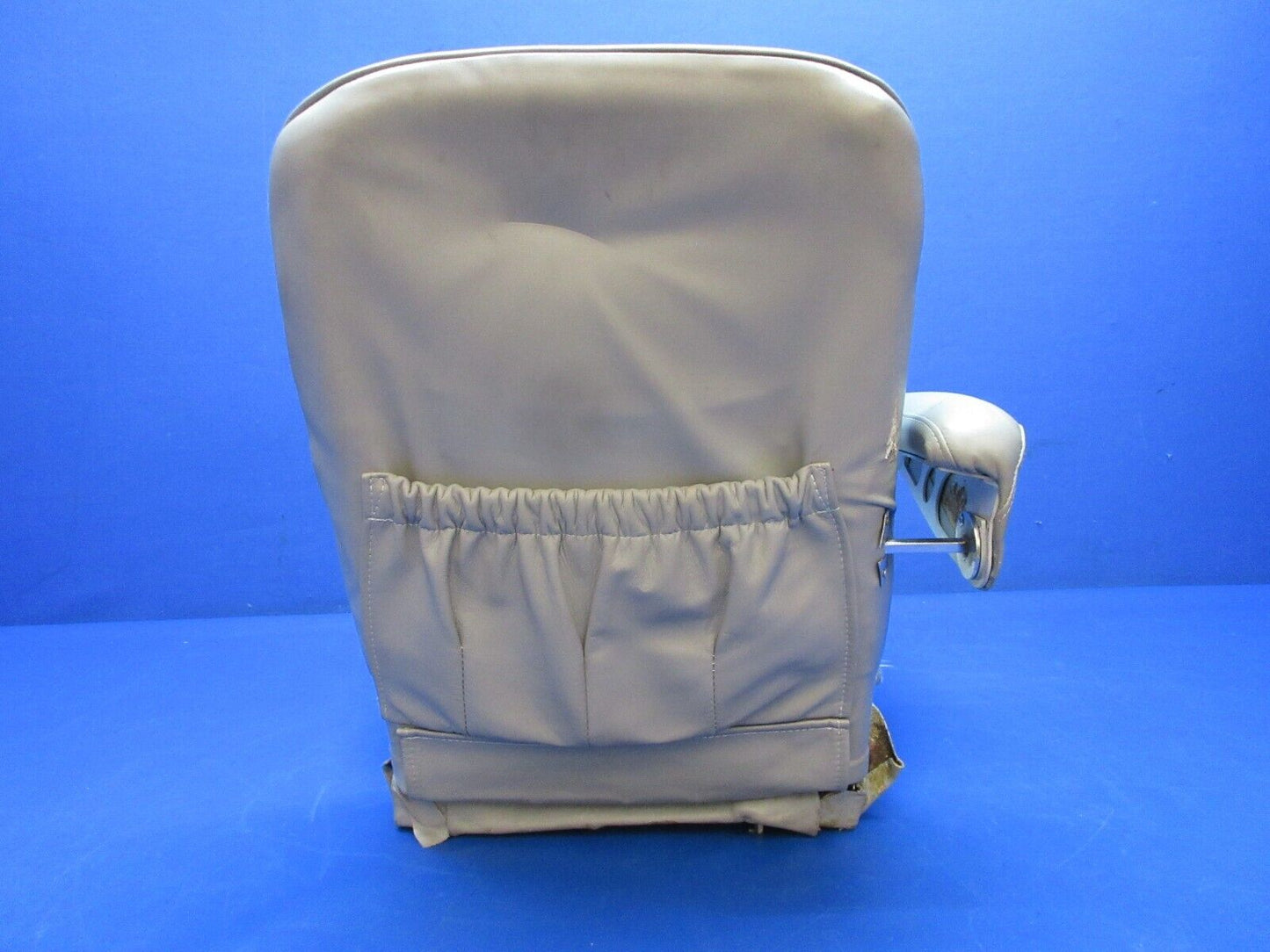 Cessna 401 / 401A Pilot Seat Assy - Gray Leather P/N 5014047-3 (1223-1491)
