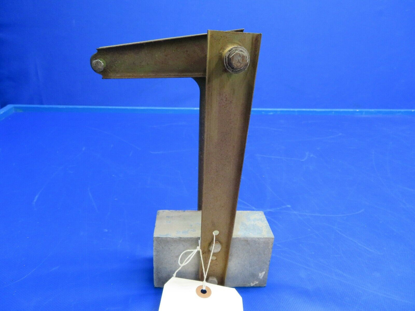 Cessna 310P Elevator Bellcrank Yoke & Weight P/N 0861171-2 (0620-708)