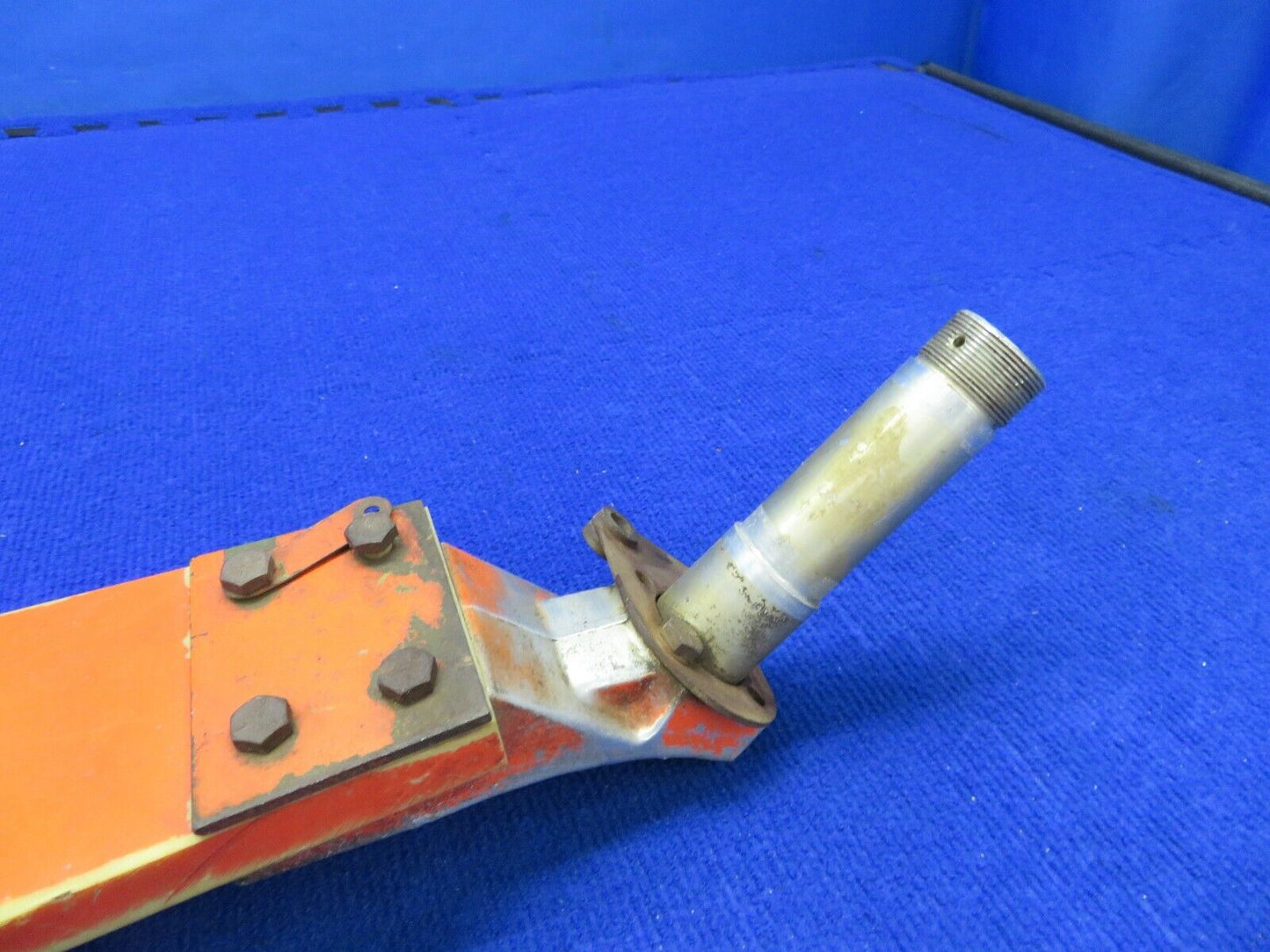 Grumman AA1A Main Landing Gear Strut LH w Axle P/N 701055-1, 701042-1 (0322-421)