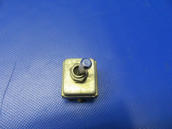 Beech Baron 95-B55 Toggle Switch P/N 35-380053-9 (1121-346)