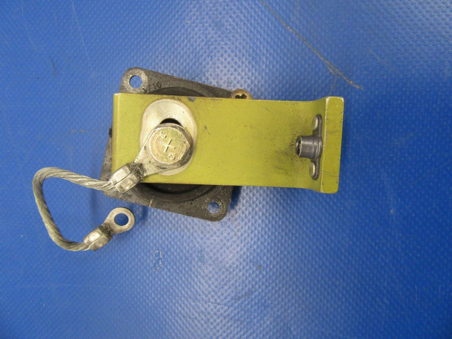 Beech Baron 58P Shock Mount & Support Instrument Panel P/N 96-324075 (0418-123)