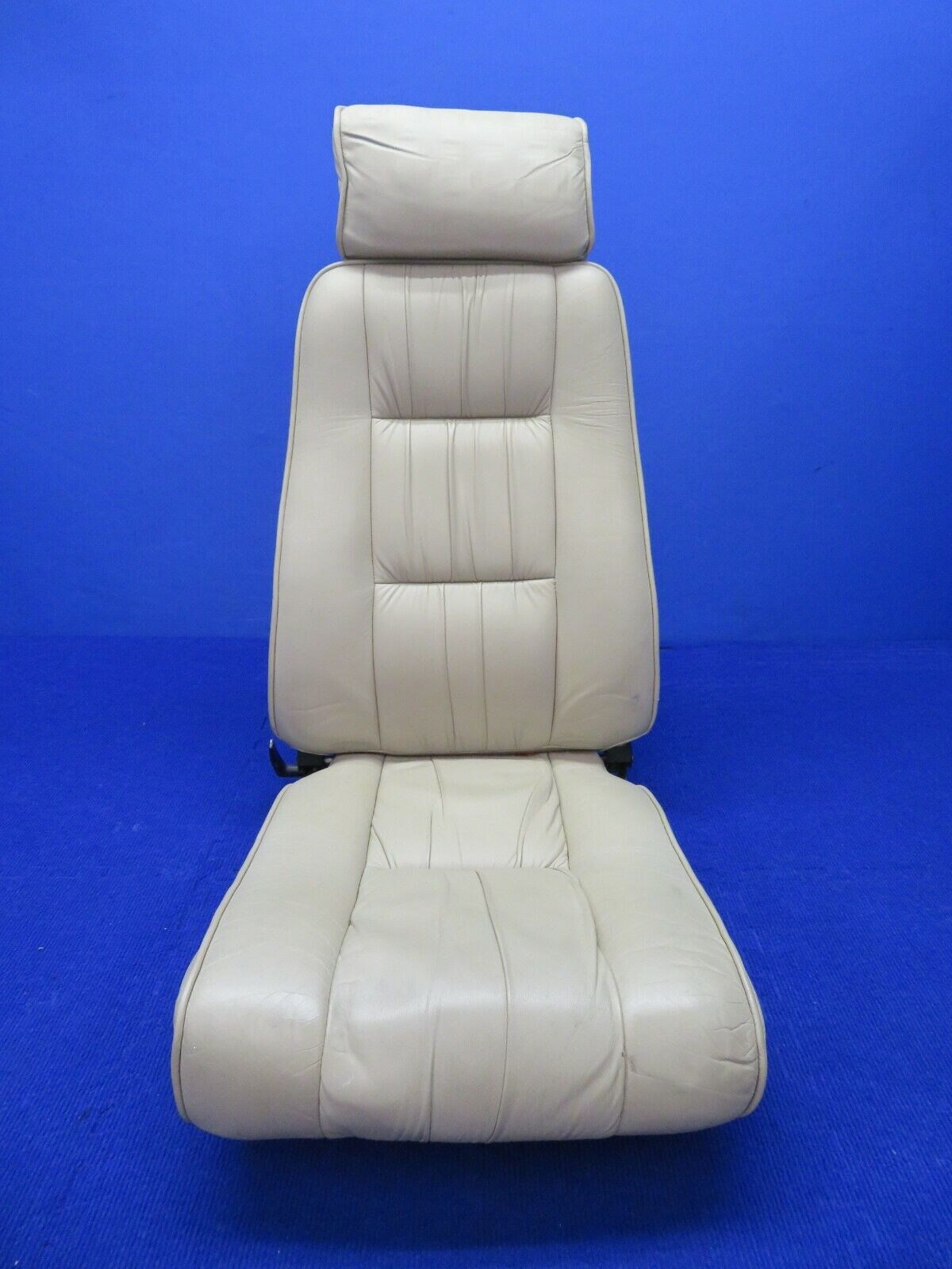 Piper Arrow PA-28R-201T Rear Seat RH P/N 96827-023 (1121-117)