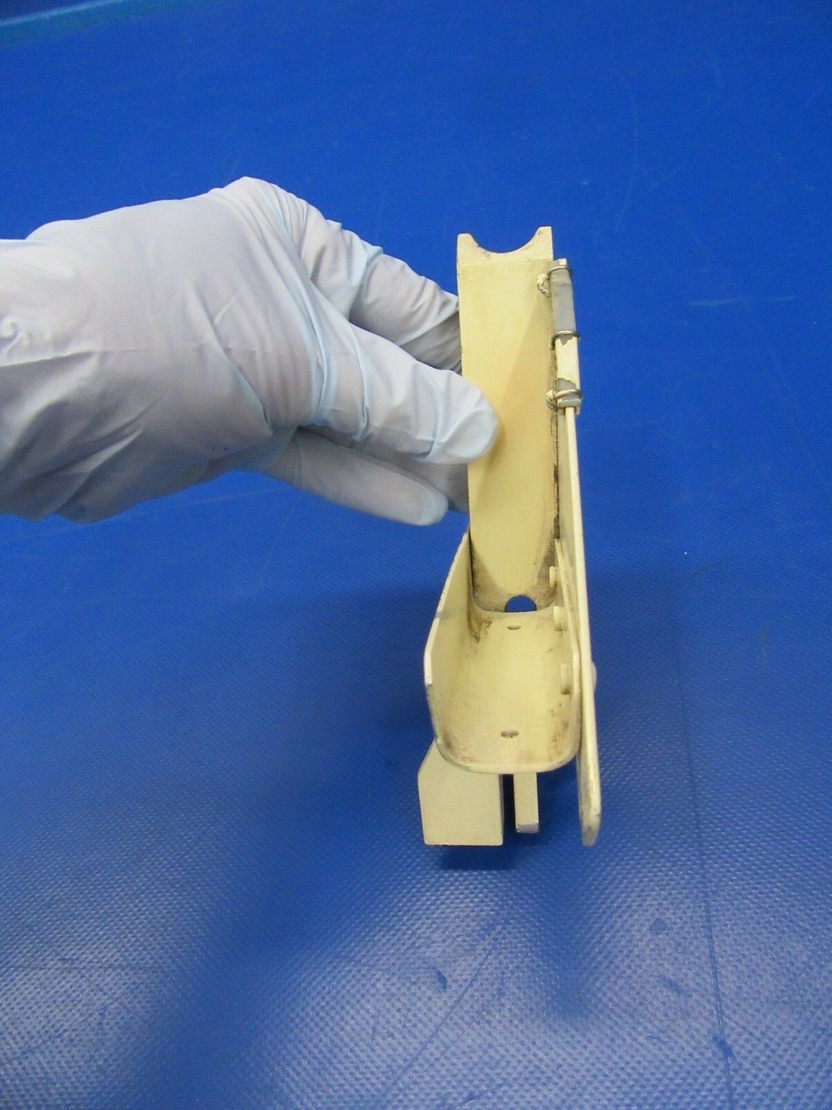Beech Baron 58P Channel Uplock Landing Gear RH P/N 60-810092-8 (0618-193)