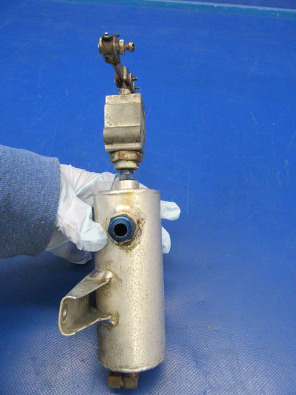 Mooney M20C Parking Brake Reservoir w / Scott Valve P/N 4500, 7116 (1018-242)