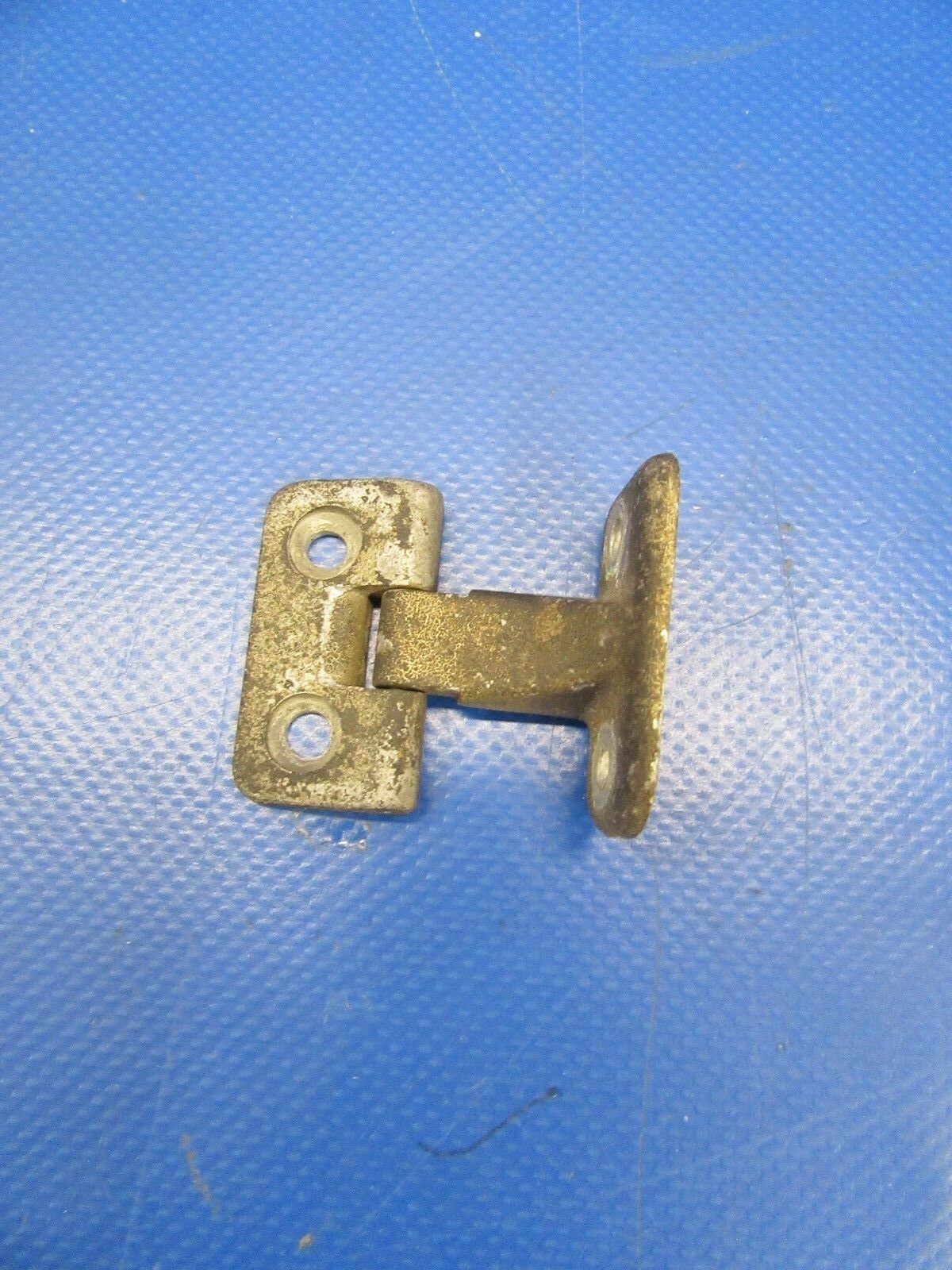 Cessna Vent Hinge P/N 5111603-202 (0418-96)