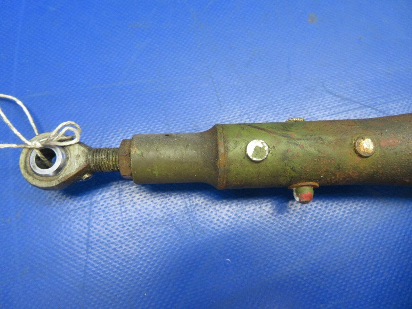 Cessna 310P Tube Nose Gear Retract CTR INBD RH Push/Pull P/N 0843406-1 (0720-311