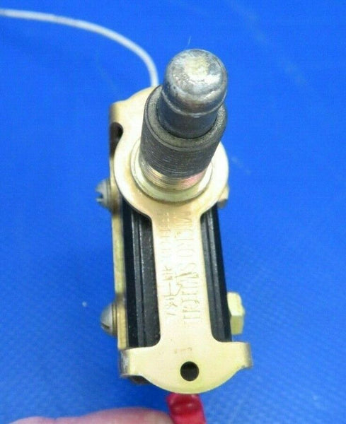 Beech Baron E-55 Nose Baggage Light & Switch 28V B-3555A-307 (1219-69)