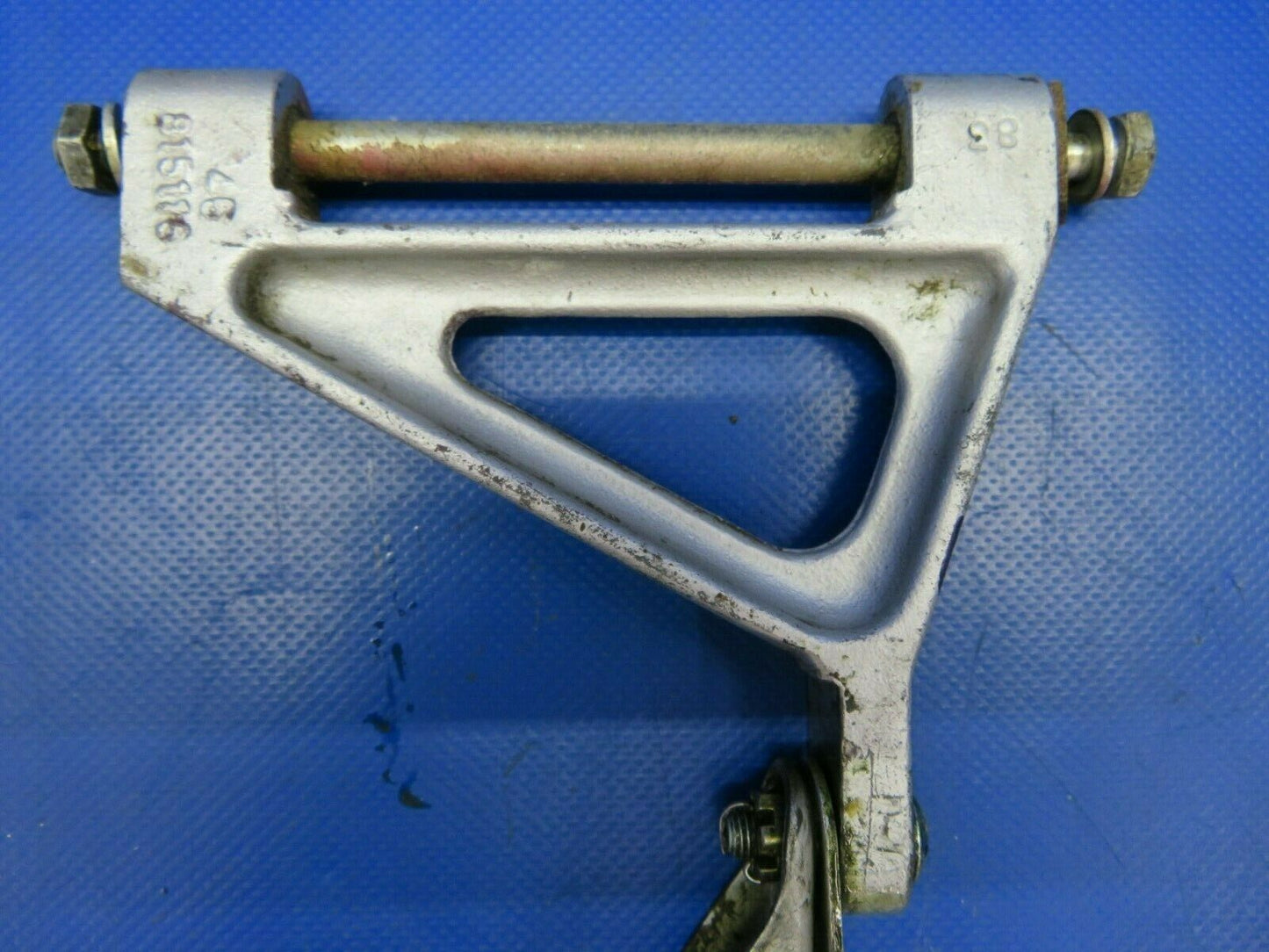 Beech Baron 95-A55 Landing Gear Door Actuator Rod & Arm LH 45-815003-3 (0420-405