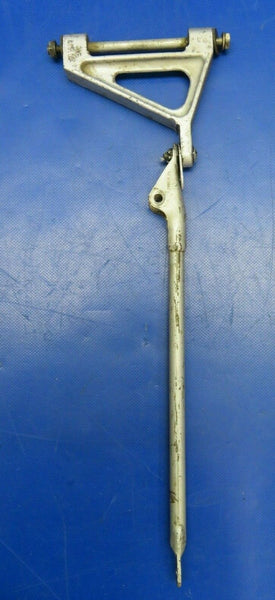 Beech Baron 95-A55 Landing Gear Door Actuator Rod & Arm RH 45-815003-1 (0420-404