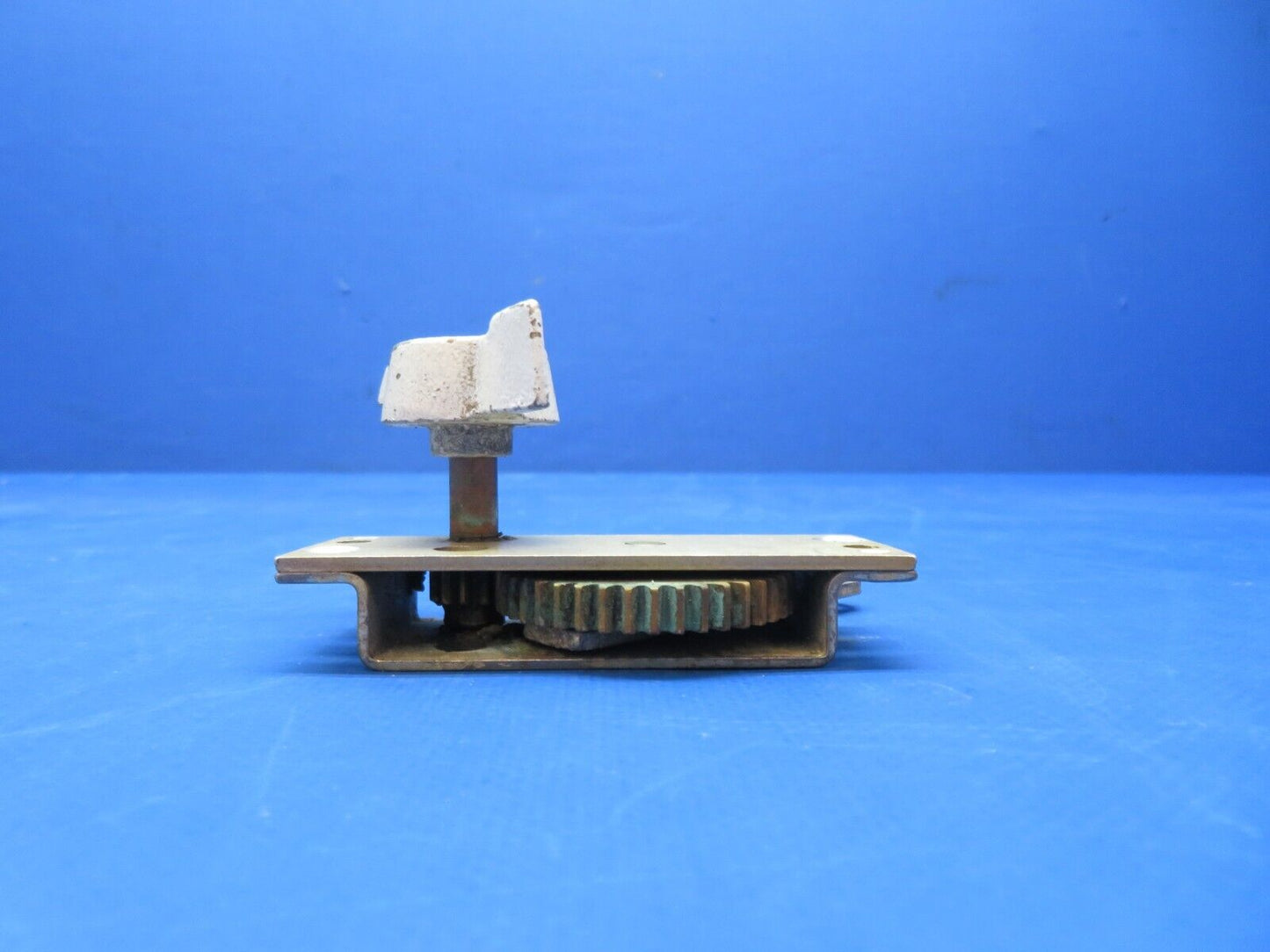 Cessna 310 / 310Q Airborne LH Gear Box Fuel Selector  P/N 5015104-3 (0823-622)