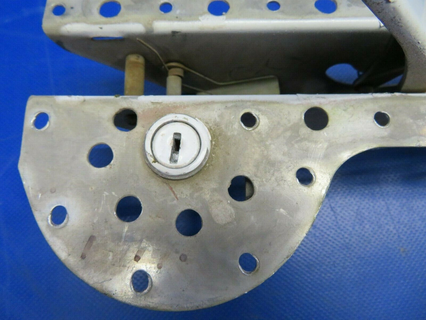 Cessna 310P Latch Assy Nacelle Baggage Door P/N 0851781-27 (0620-793)