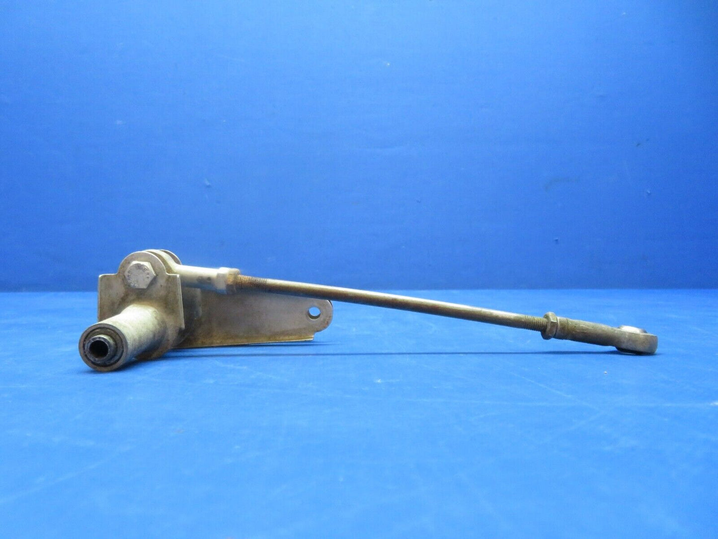 Early Cessna 310 / 310B OTBD Bellcrank LH OTBD Flap P/N 0862100-17 (1223-143)