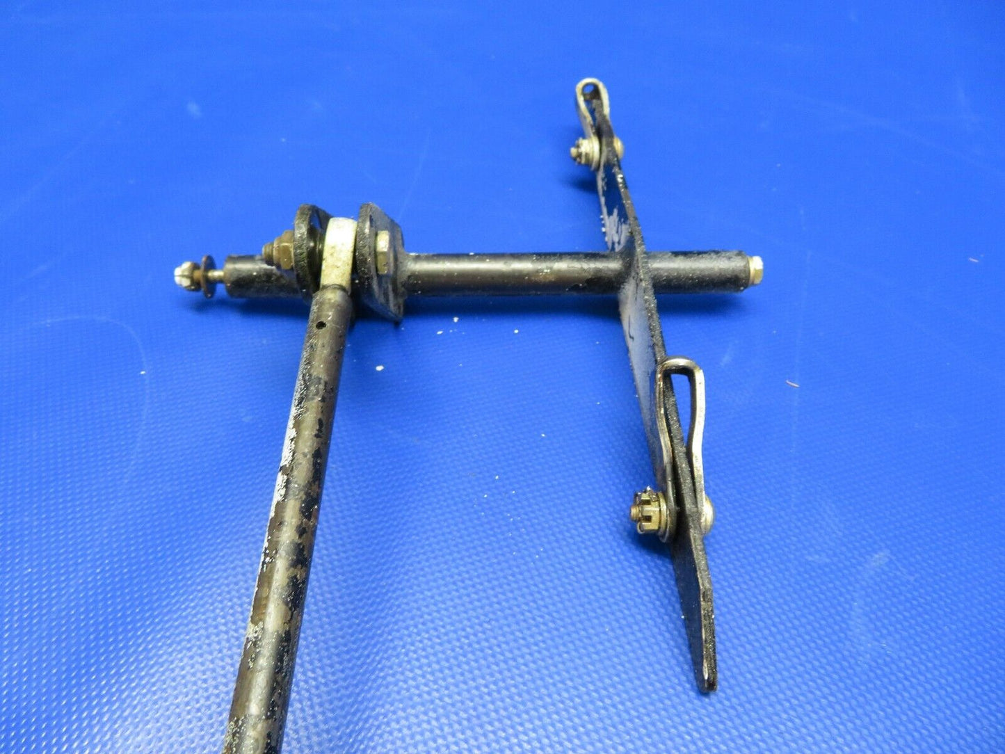 Piper PA-32R-300 Lance Aileron Bellcrank LH P/N 95680-00 (0121-449)