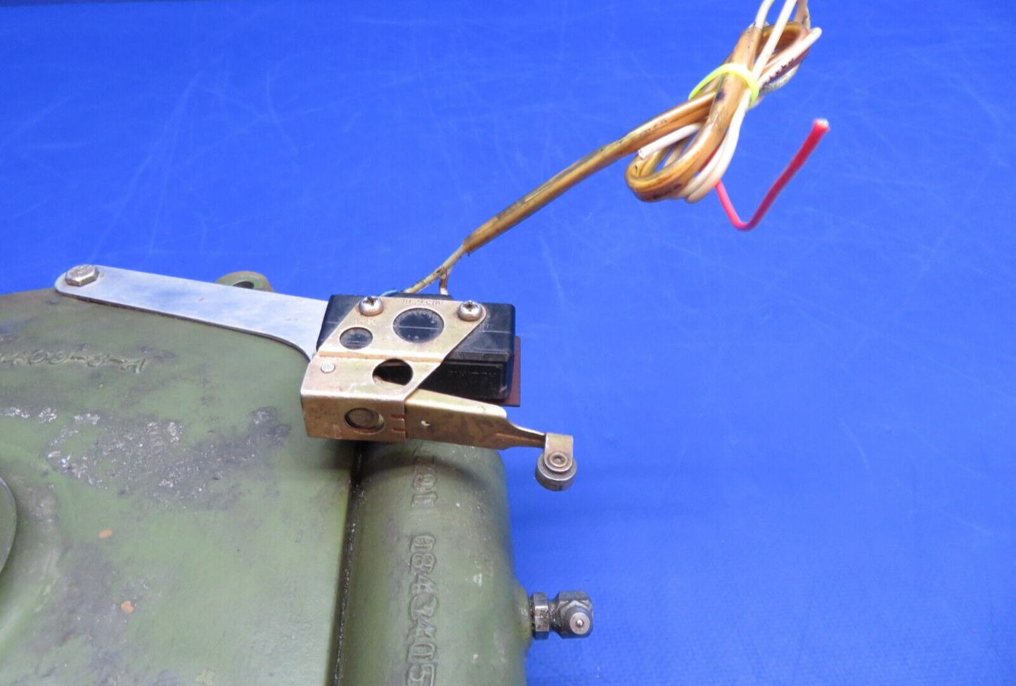 Cessna 310 / 310Q Landing Gear Actuator w/ Motor 28v P/N 0894000-11 (0823-718)