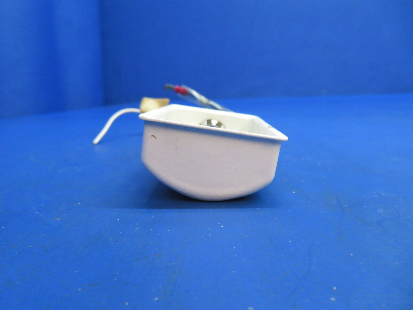Aerostar 602P Overhead Cabin Light w/ Switch P/N 700009-15 LOT OF 4 (0123-940)