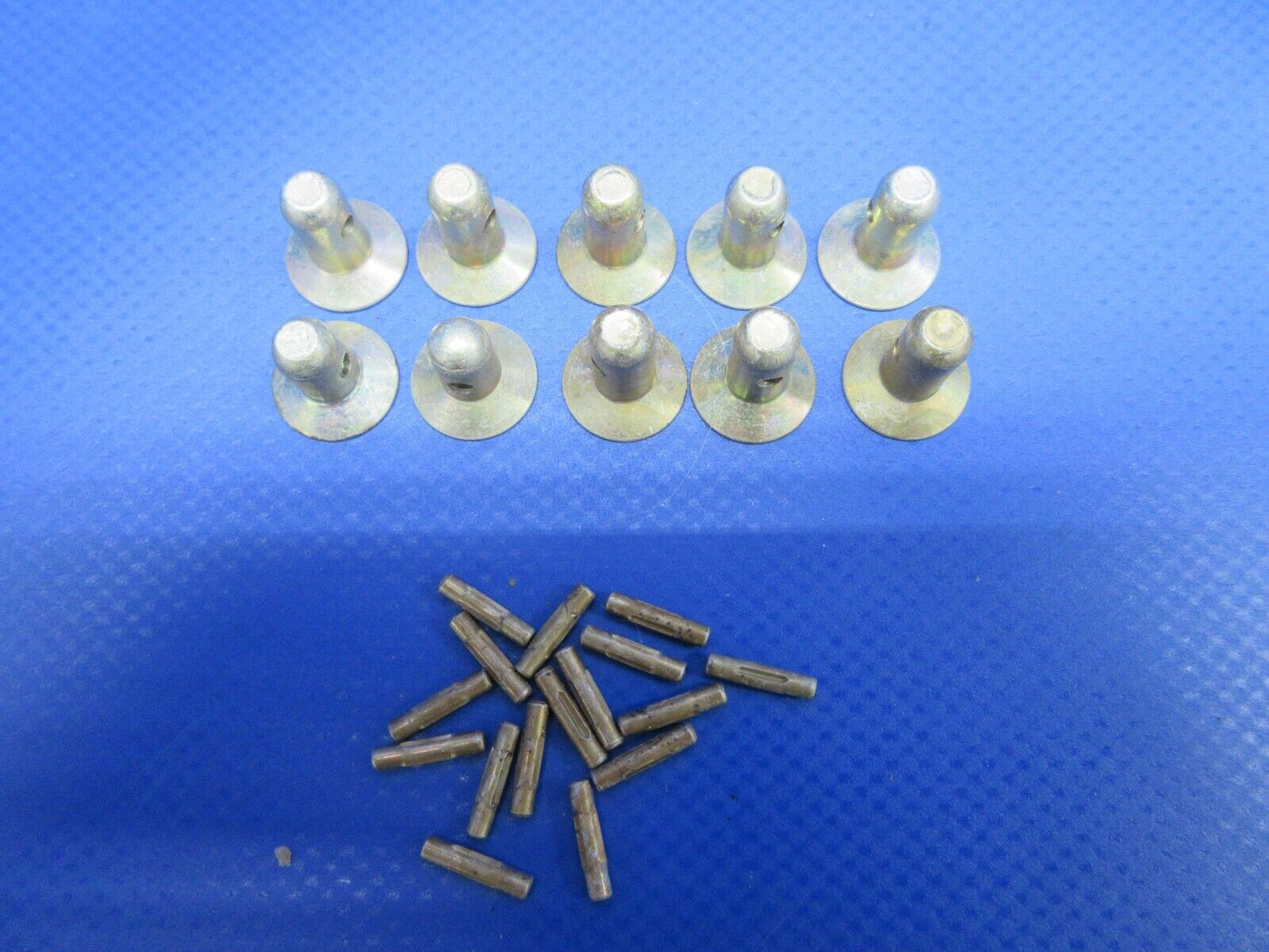 Beechcraft Studs P/N 1301765SF20 LOT OF 10 NOS (0224-1659)