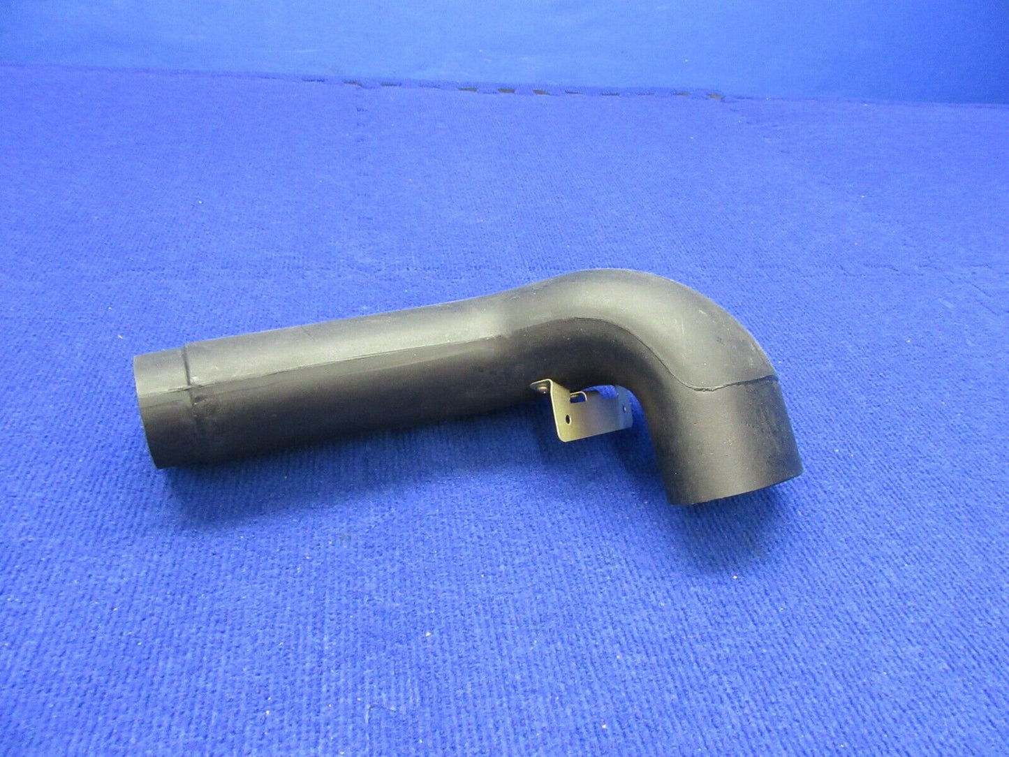Cirrus SR-22 Duct Assembly Mid w/ Bracket P/N 20714-001, 21518-001 (1221-568)