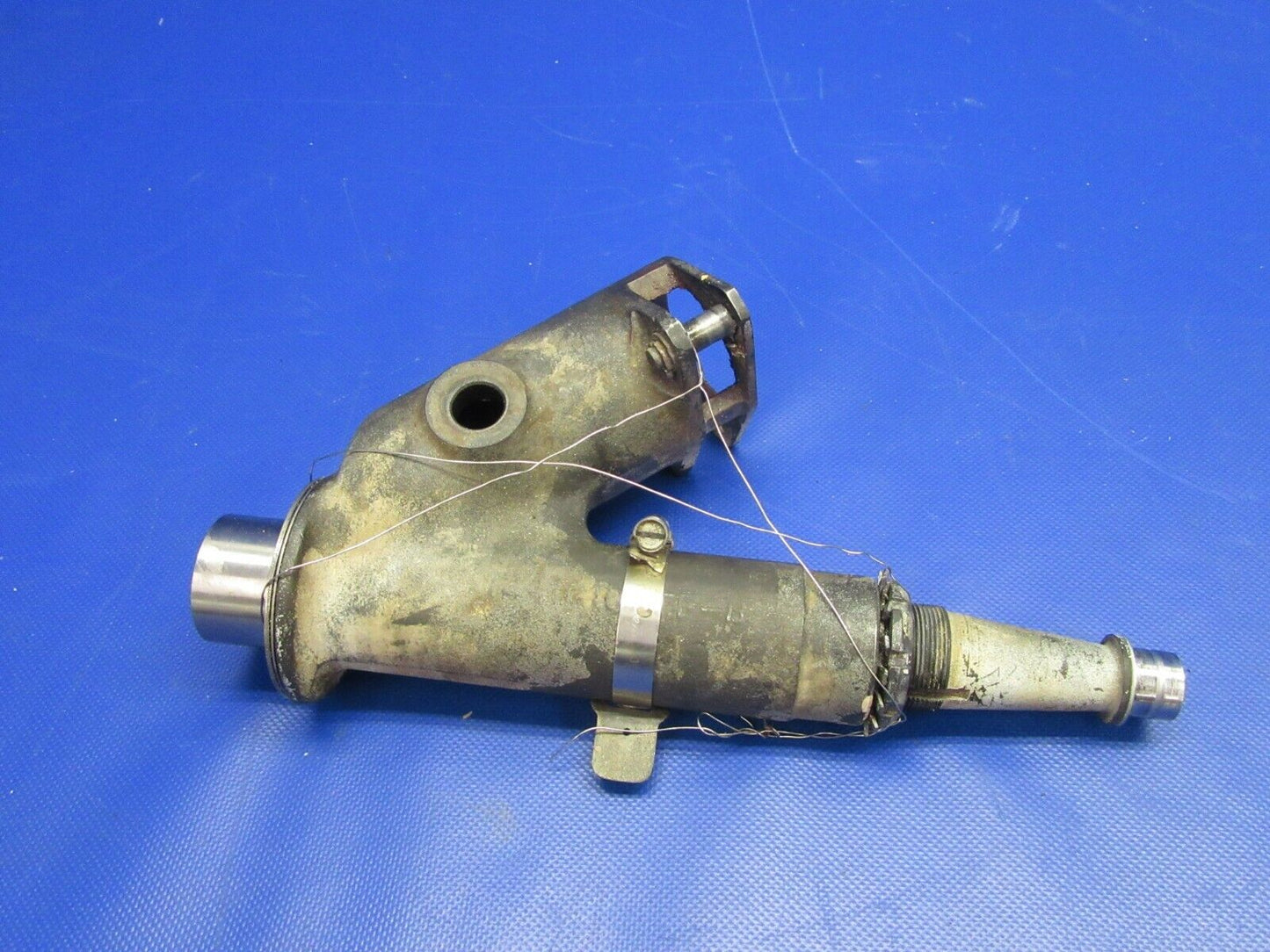 Cessna 210 / P210N Landing Gear Pivot w / Shaft RH / LH 1241610-4 (0521-349)