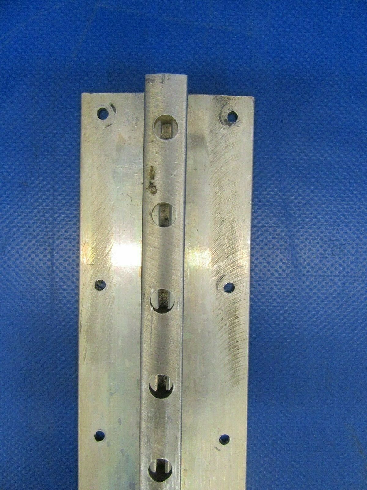 Cessna Skymaster 337 Seat Track / Seat Rail 1414106-09 (1219-68)