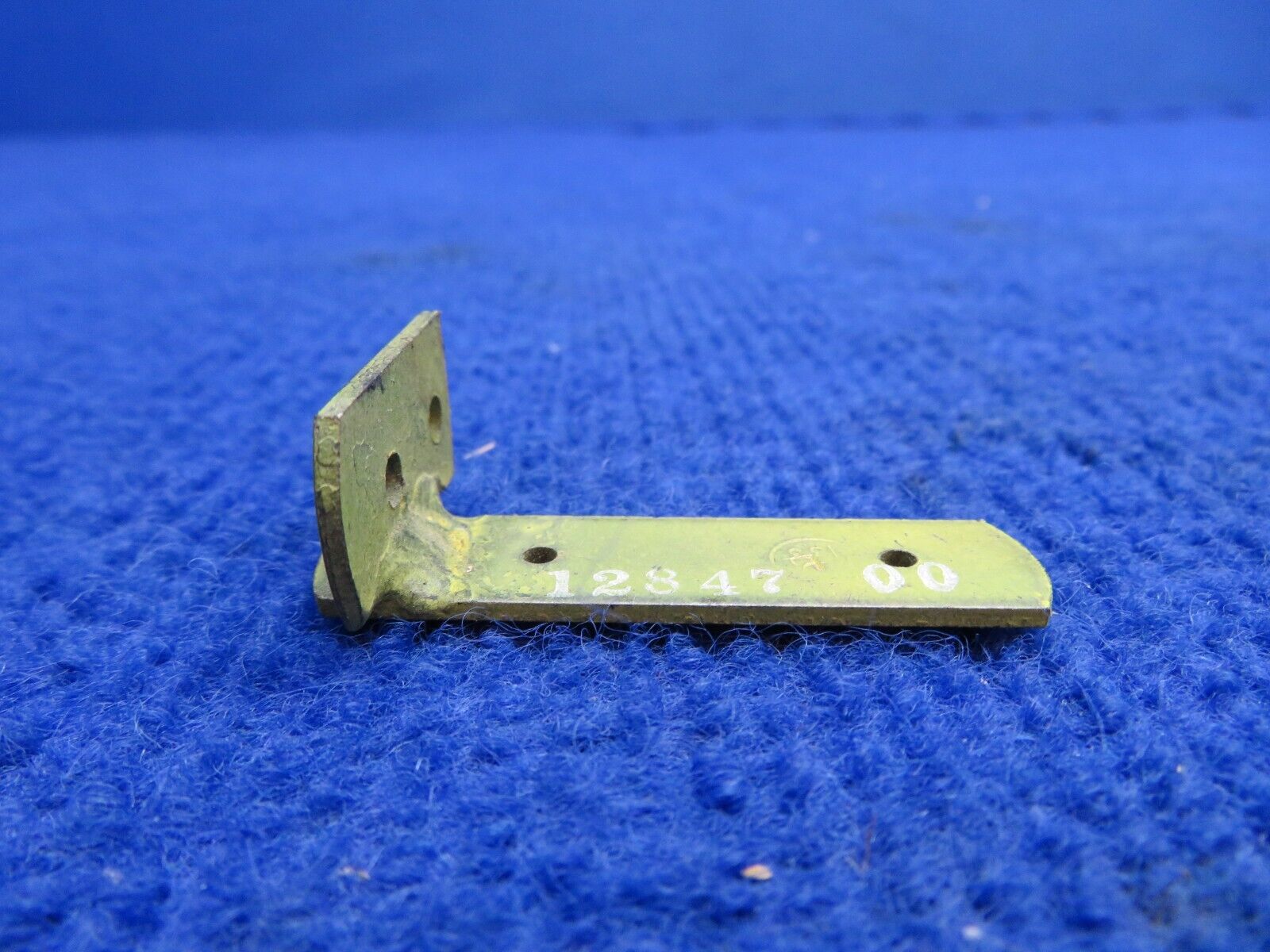 Piper Bracket Assy - Door Catch P/N 12847-000 NOS (0822-567)