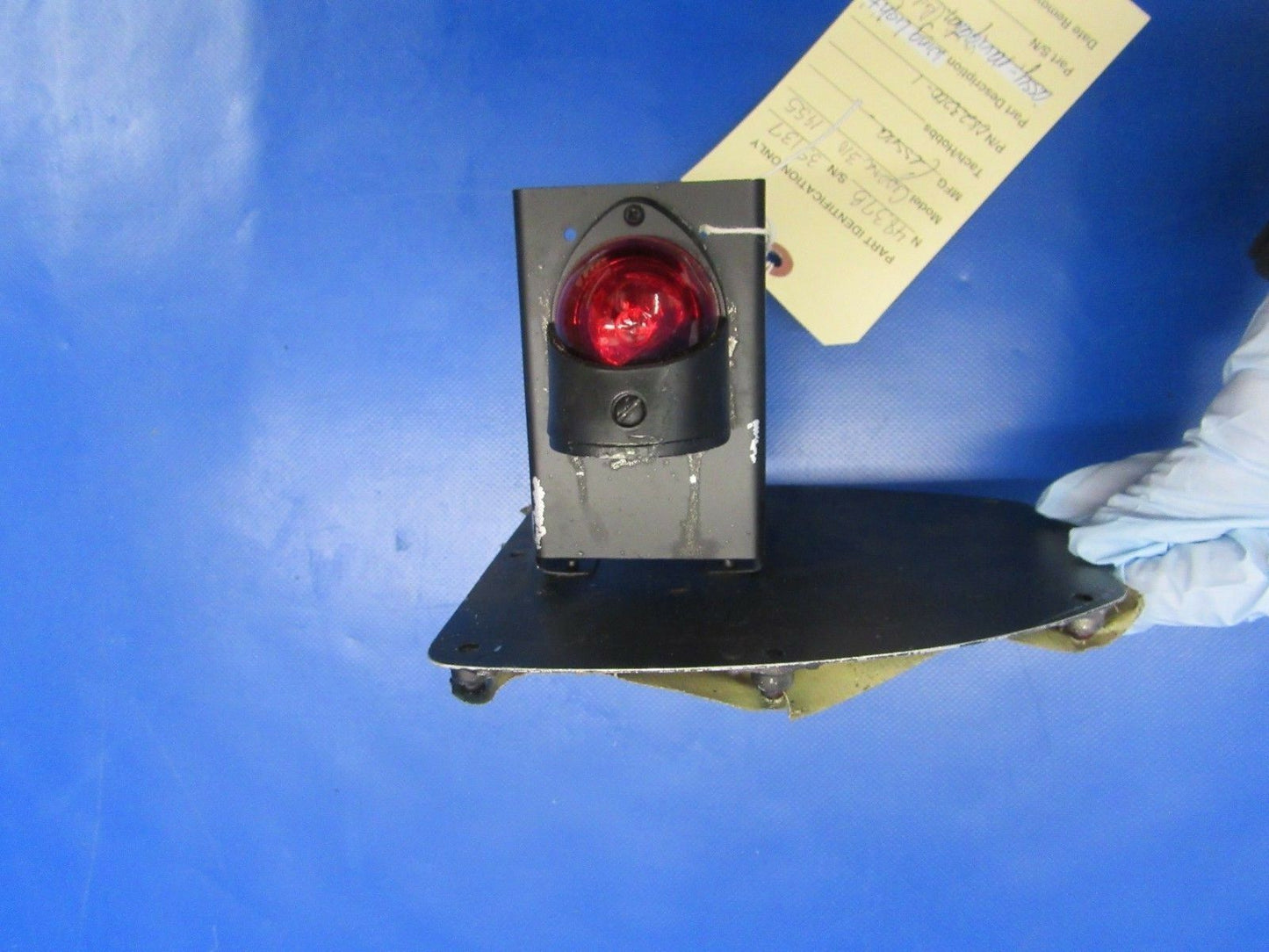 Cessna 310 Wing Nav Light & Bracket Red P/N 0823200-1 & 5618106-17 (0118-04)