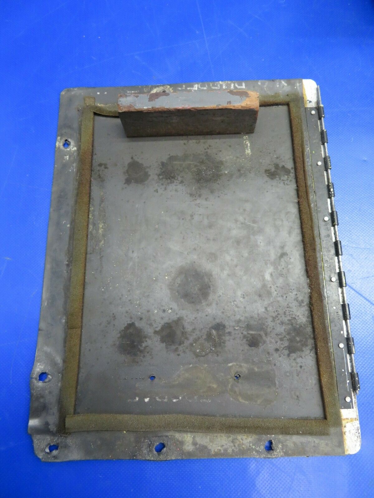 Beech Baron Battery Box w / Lid 95-410006-19 (0520-15)