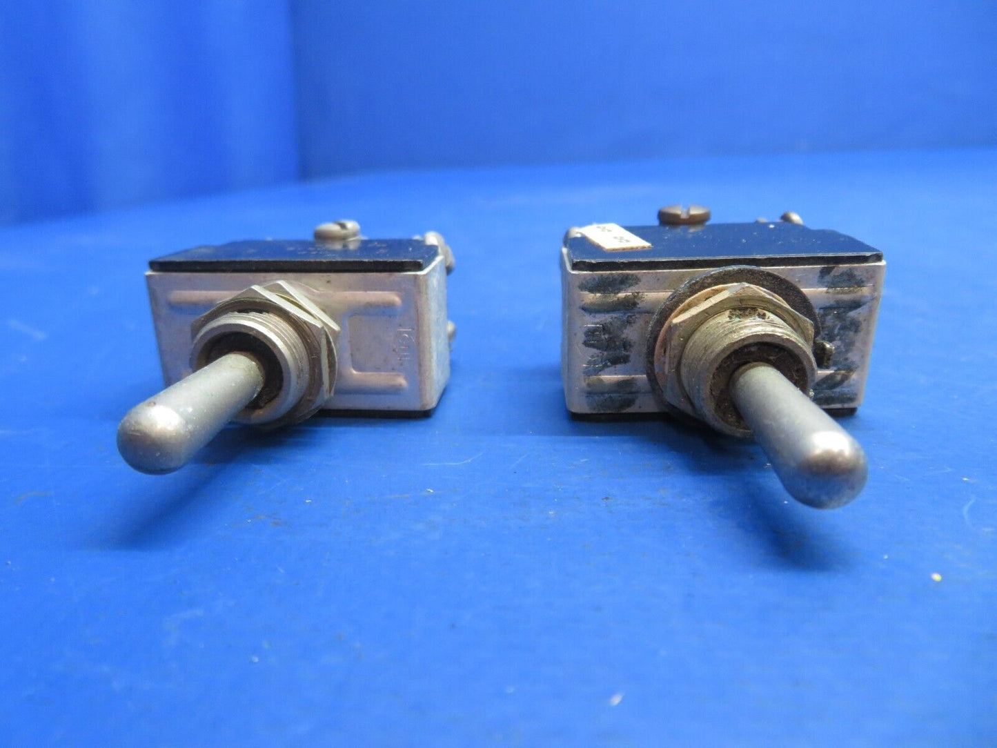 Piper Aerostar 602P Toggle Switch P/N MS25125-C3, MS35058-22 LOT OF 9 (0123-970)
