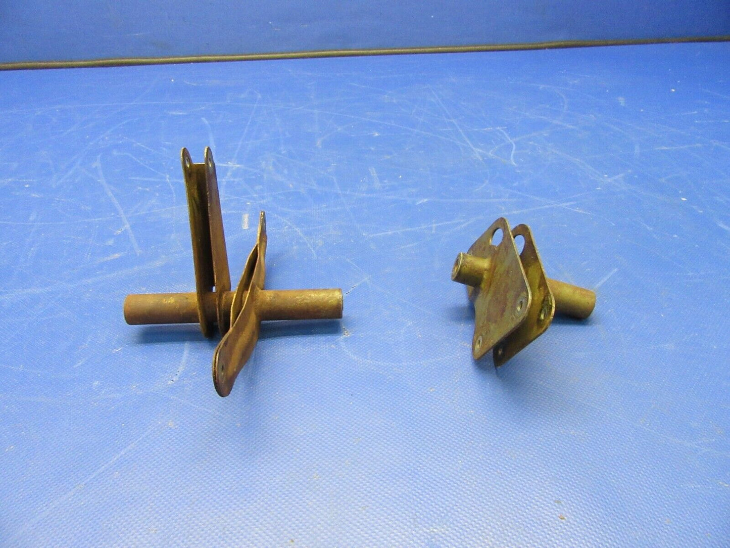 Cessna 172C Skyhawk Bellcrank Aileron & Bellcrank Flap LH P/N 0523223 (0821-392)