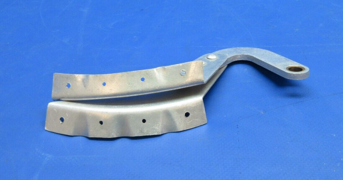 Cessna 172RG LH Nose Gear Door Hinge Bracket Assy P/N 2413077-1 NOS (0923-885)