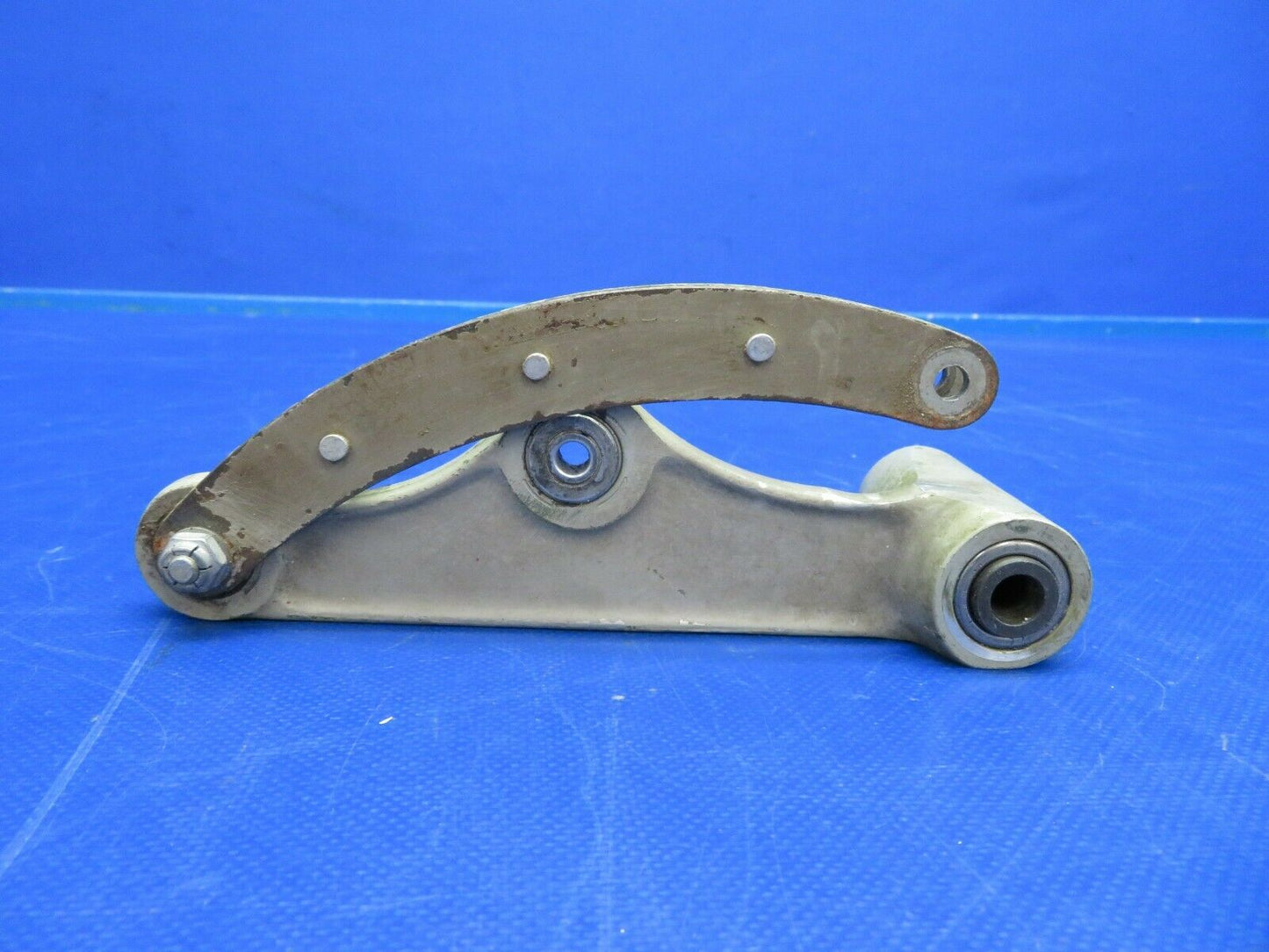 Cessna 310P Bellcrank Assy LH Main Gear P/N 0841104-3, 0843500-6 (0620-739)