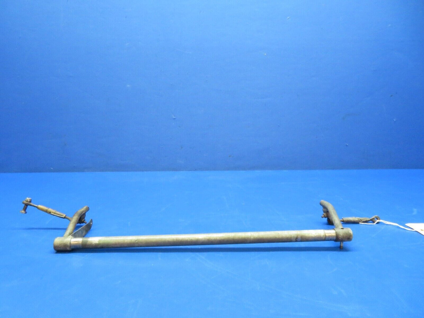 Cessna 401 / 401A RH Cowl Flap Torque Tube Assy P/N 0851177-2 (1223-377)