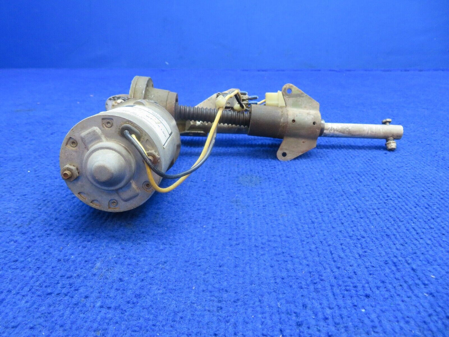 Cessna 210 Flap Actuator w/ Motor 24-28 V P/N C301002-0202 (0922-567)