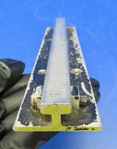 Beech Baron 58B Track Seat Pilot / Co-Pilot INBD 002-430021-63 (0420-04)