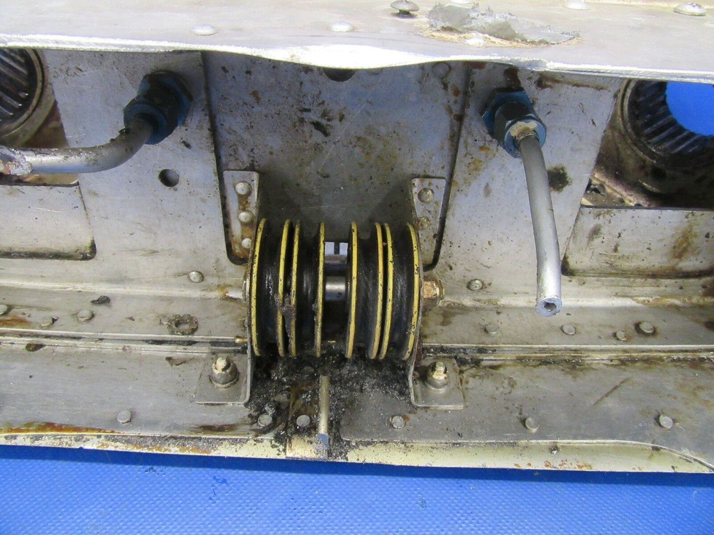 Cessna R182 Supports w/ Bearings LH & RH INBD 1241607-9, 1241607-10 (1218-276