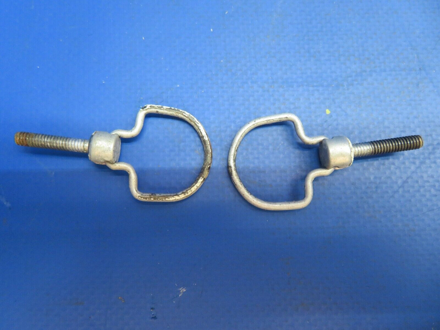 Cessna 310 Hook Assy Coat Hanger P/N 0511186, 487-629 LOT OF 2 (1122-752)