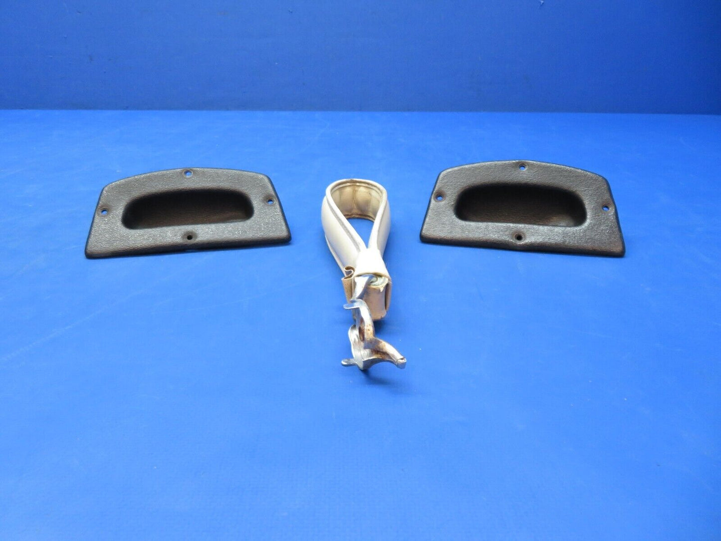 Piper PA-28-140 Assist Loop Handhold Grip P/N 62353-04 (11123-135)