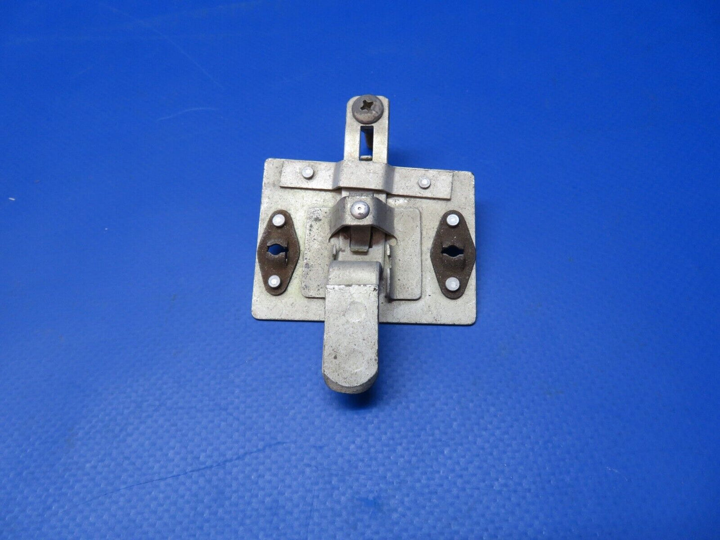 Cessna Thumb Door Latch P/N 0411590-1 (1122-318)
