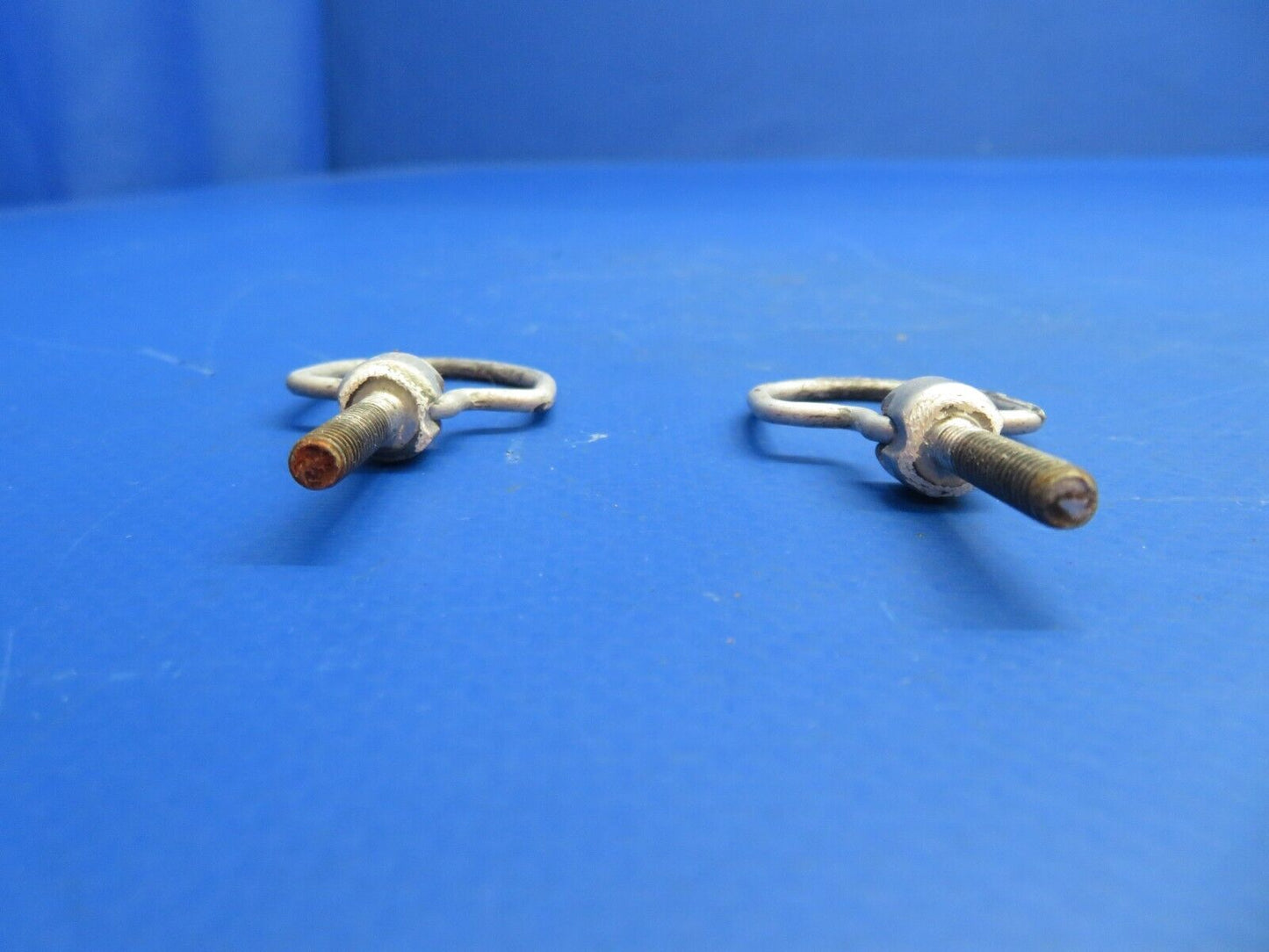 Cessna 310 Hook Assy Coat Hanger P/N 0511186, 487-629 LOT OF 2 (1122-752)
