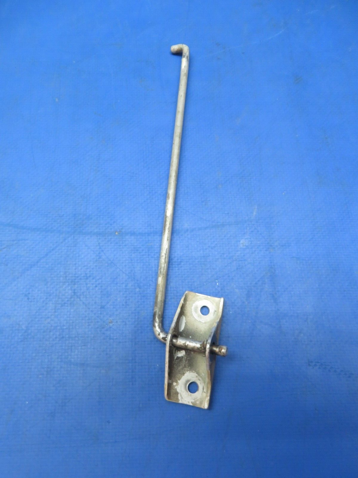 Cessna 310 / 310I Nacelle Door Stay Rod Bracket P/N 0851806-5 (1023-178)