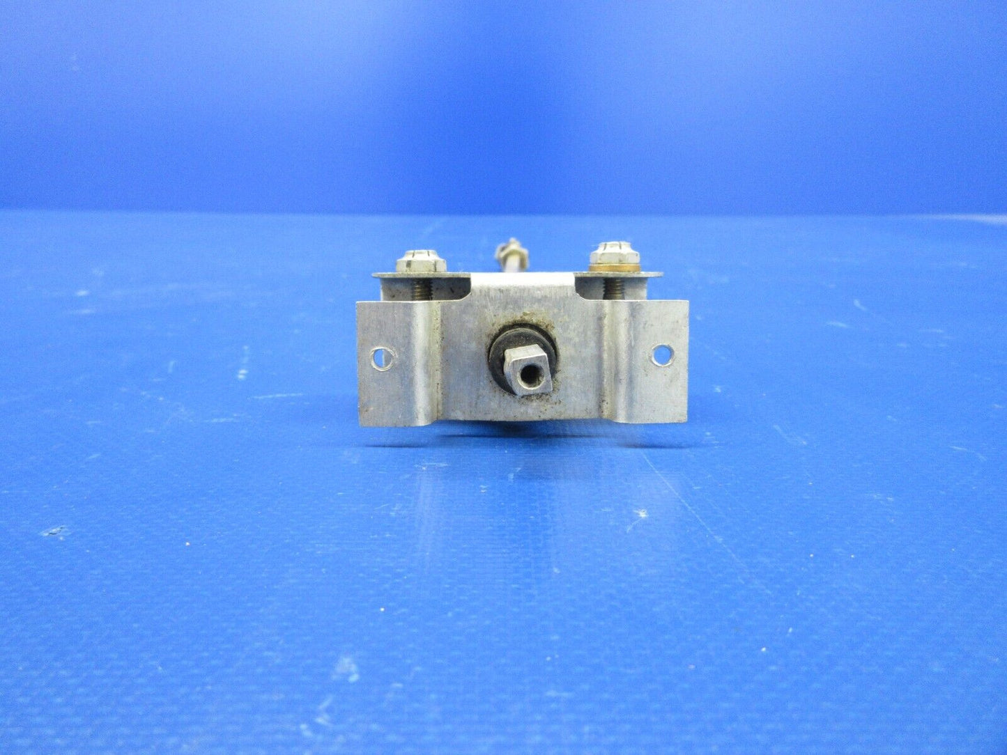 Cessna 210 Fuel Selector Shaft Assy P/N 1216016-200 (1223-695)
