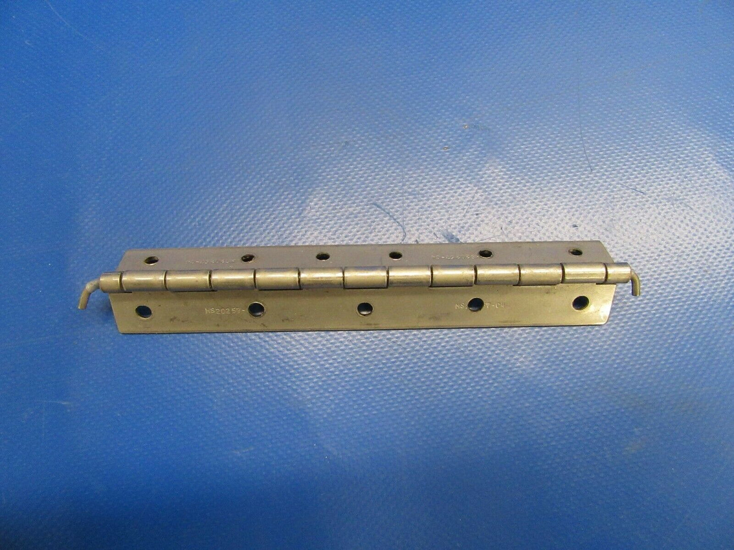 Piper Tomahawk Flap Hinge P/N 77367-008 NOS (0419-314)
