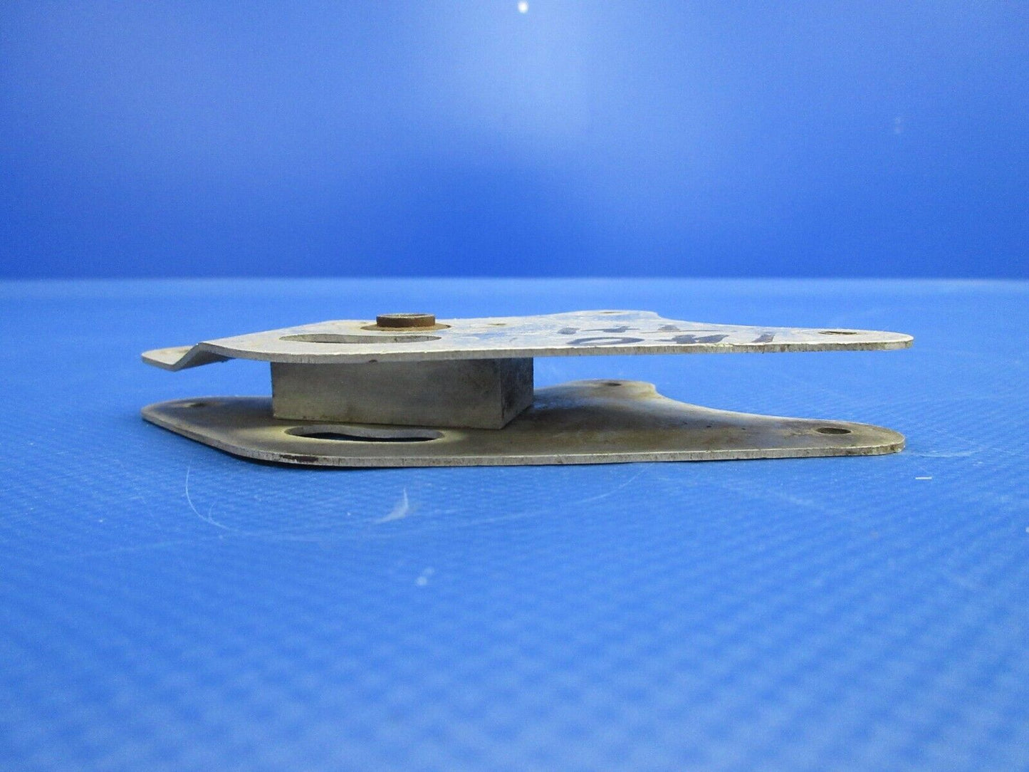 Cessna 140 Aileron Bellcrank Assy LH P/N 0422162 (0224-1194)
