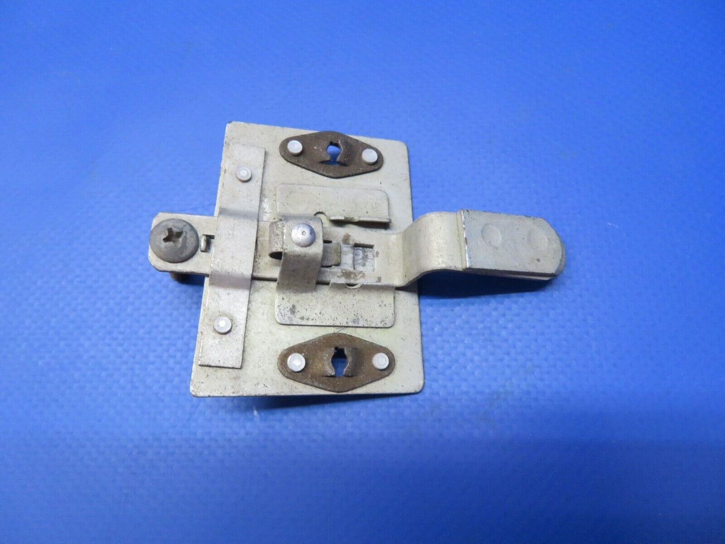 Cessna Thumb Door Latch P/N 0411590-1 (1122-318)