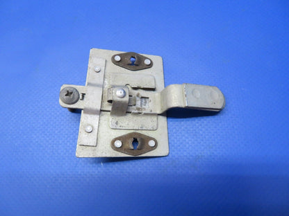 Cessna Thumb Door Latch P/N 0411590-1 (1122-318)