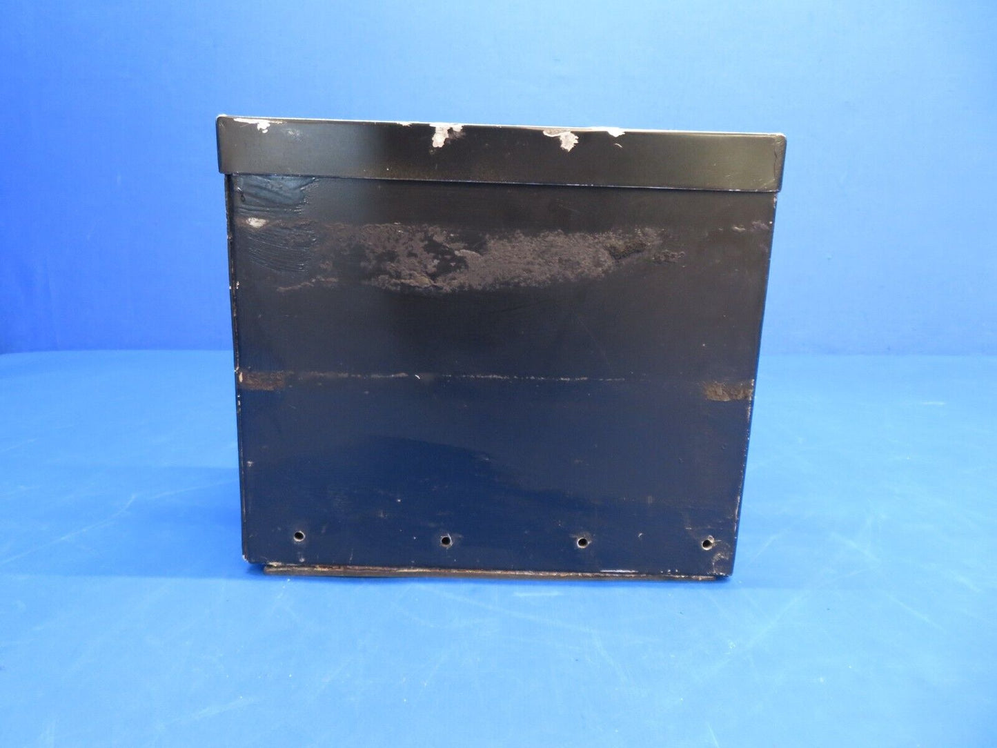 Cessna 120 Battery Box Assy w/ Lid P/N 0412146 (0423-47)