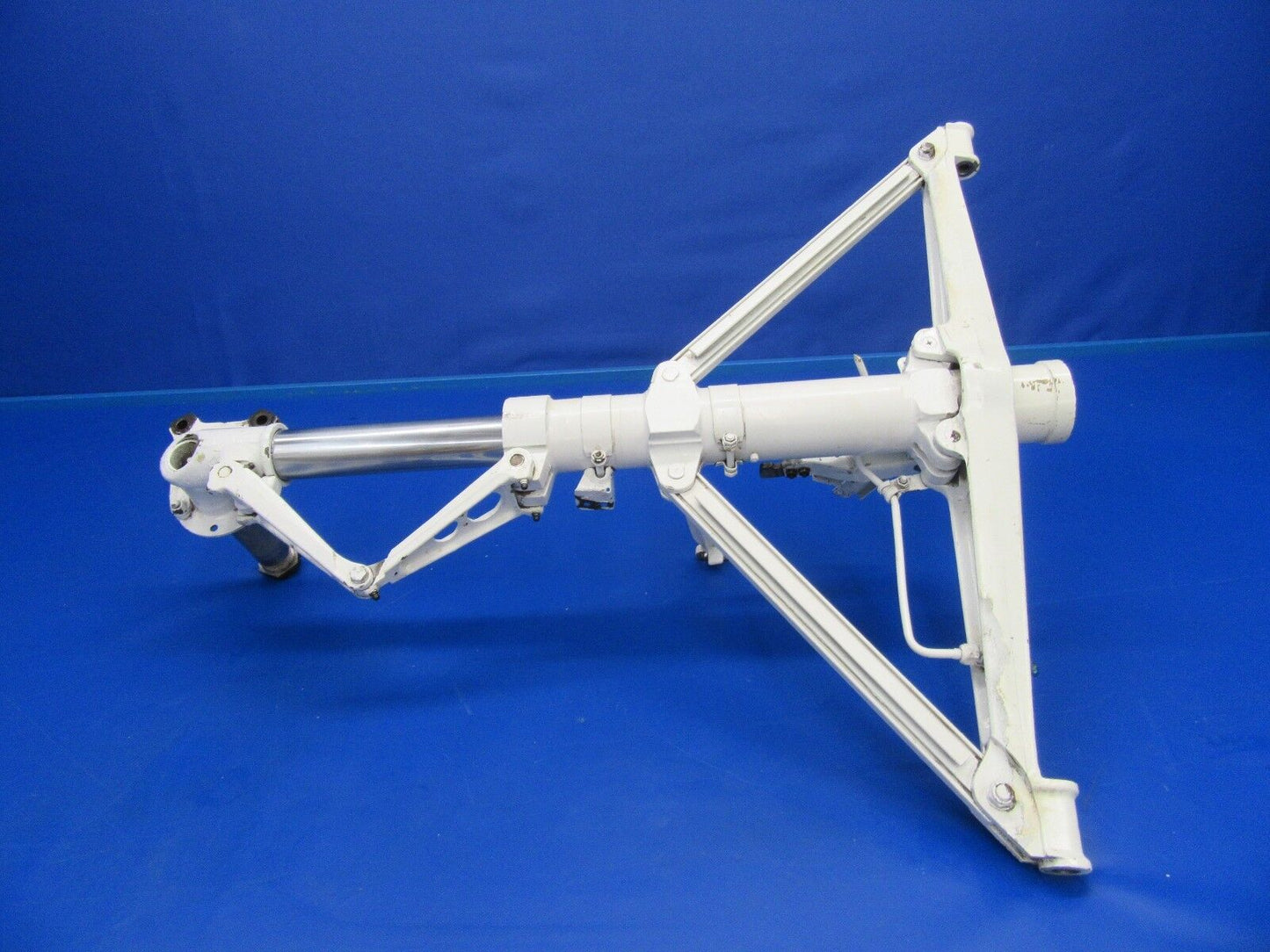 Beech D55 Baron Main Gear RH P/N 95-810002-620 (0717-89)