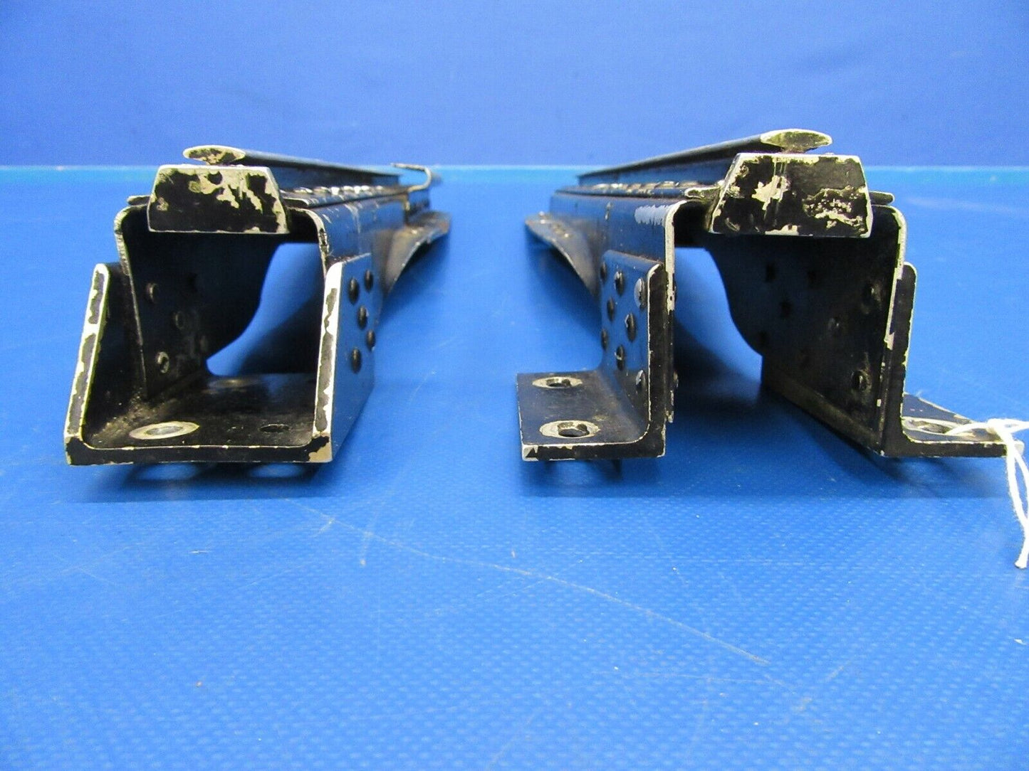 Cessna 310 / T310Q Seat Track Assy LH INBD OTBD 0812987-9, 0812987-8 (0619-110)